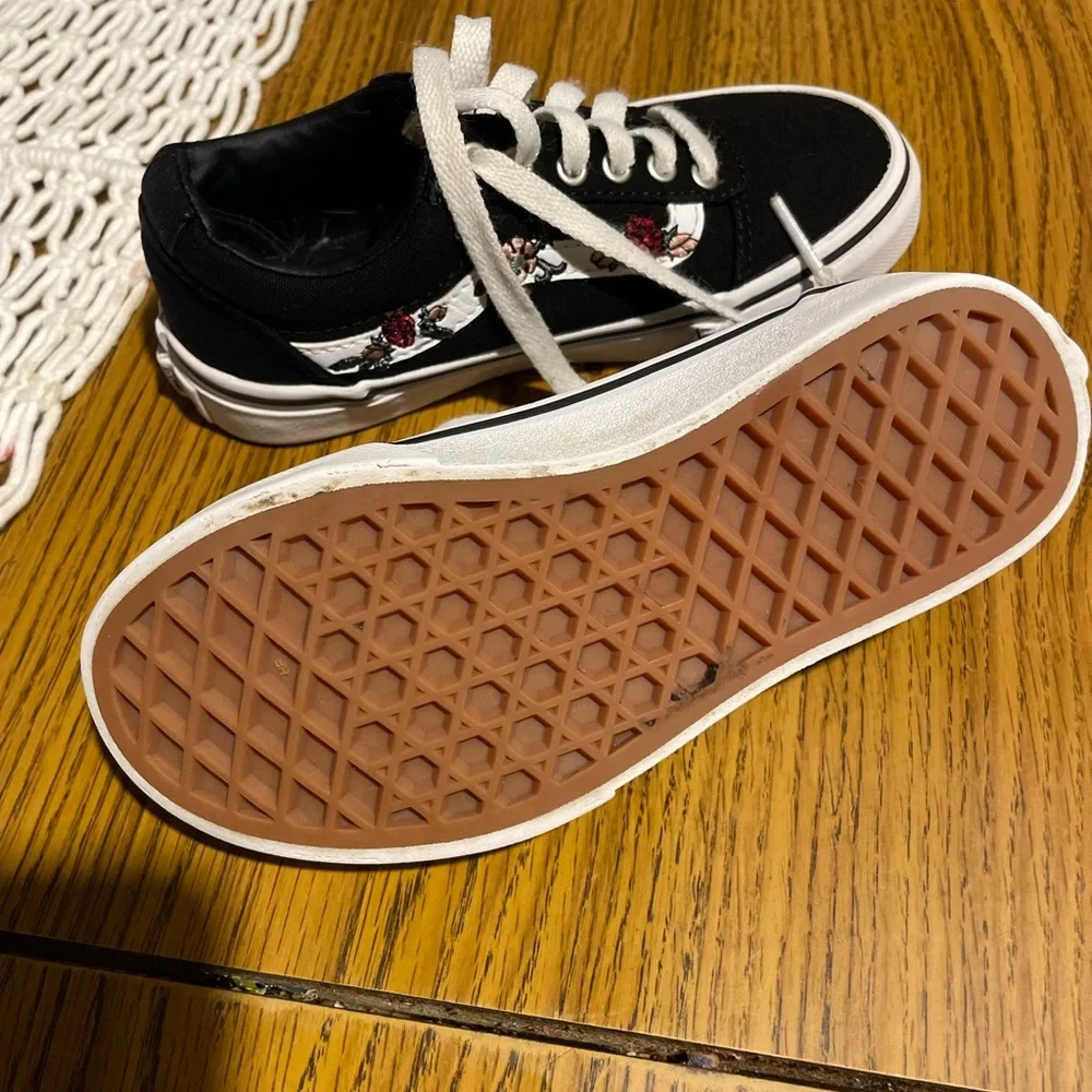 Iike new childrens vans! - Picture 2 of 4
